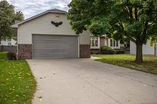 20 Spencer Village Ct, Appleton, WI 54914 - Photo 2