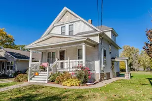 326 W 19th Ave, Oshkosh, WI 54902 - Photo 1