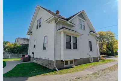 326 W 19th Avenue, Oshkosh, WI 54902 - Photo 2