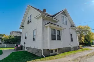 326 W 19th Ave, Oshkosh, WI 54902 - Photo 2