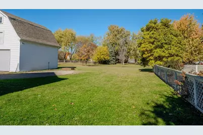 326 W 19th Avenue, Oshkosh, WI 54902 - Photo 6