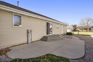 600 Karen Dr, Menasha, WI 54952 - Photo 24