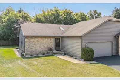 38 Spencer Village Court, Appleton, WI 54914 - Photo 1