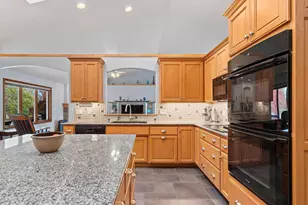 9410 Memory Ln, Neenah, WI 54956 - Photo 8