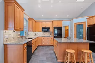 9410 Memory Ln, Neenah, WI 54956 - Photo 4