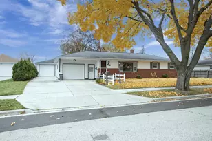 1010 Heyrman St, Green Bay, WI 54302 - Photo 2