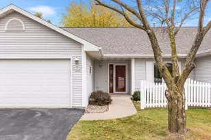 1568 S Oakwood Rd, Oshkosh, WI 54904 - Photo 4