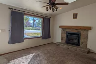 607 Hunters Point Rd, Neenah, WI 54956 - Photo 8