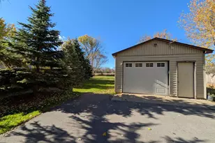 607 Hunters Point Rd, Neenah, WI 54956 - Photo 6