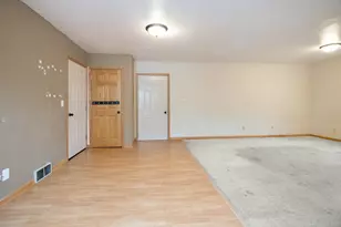 124 S Custer St, Brillion, WI 54110 - Photo 6