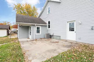 124 S Custer St, Brillion, WI 54110 - Photo 36