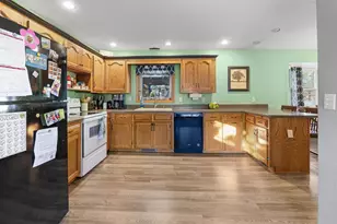 2102 Mary Ave, New Holstein, WI 53061 - Photo 4