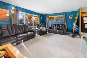 2102 Mary Ave, New Holstein, WI 53061 - Photo 8