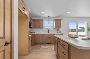 2045 Red Fox Ln, Kaukauna, WI 54130 - Photo 8