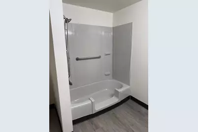 17 W Linwood Avenue, Oshkosh, WI 54901 - Photo 20