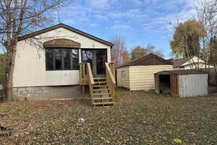 17 W Linwood Ave, Oshkosh, WI 54901 - Photo 4