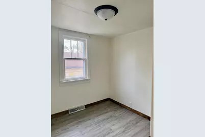 17 W Linwood Avenue, Oshkosh, WI 54901 - Photo 16