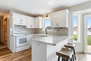 W5445 Colin St, Appleton, WI 54915 - Photo 8