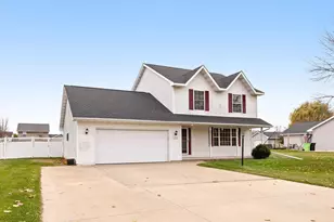 W5445 Colin St, Appleton, WI 54915 - Photo 2