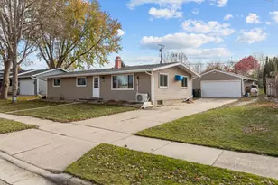 632 Idlewild St, Kaukauna, WI 54130 - Photo 2