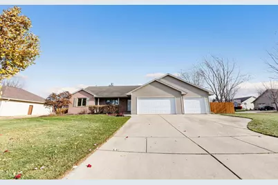 479 Earnhardt Court, Green Bay, WI 54311 - Photo 2