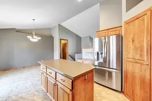 479 Earnhardt Ct, Green Bay, WI 54311 - Photo 10