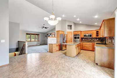 479 Earnhardt Court, Green Bay, WI 54311 - Photo 8