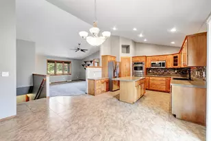 479 Earnhardt Ct, Green Bay, WI 54311 - Photo 8