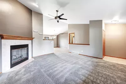 479 Earnhardt Court, Green Bay, WI 54311 - Photo 4