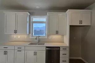 706 Tambour Ct, De Pere, WI 54115 - Photo 6