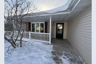 2290 Patriot Lane #Unit B, Oshkosh, WI 54904 - Photo 2