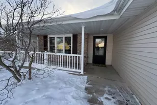 2290 Patriot Ln #B, Oshkosh, WI 54904 - Photo 2