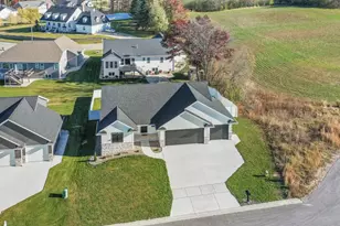 1104 Bay Mist Dr, Green Bay, WI 54311 - Photo 2