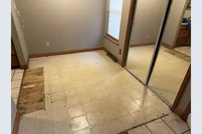 721 W 9th Avenue, Oshkosh, WI 54902 - Photo 2