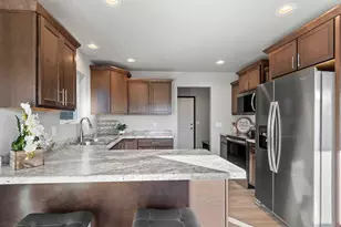 1715 Sovereign Way, Neenah, WI 54956 - Photo 8