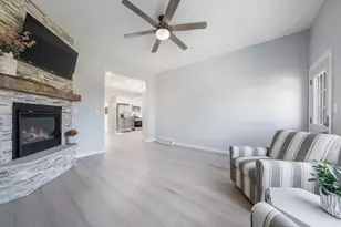 303 S 1st Ave, Winneconne, WI 54986 - Photo 10