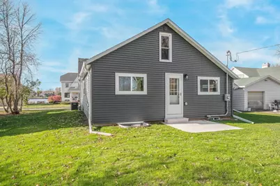303 S 1st Avenue, Winneconne, WI 54986 - Photo 4