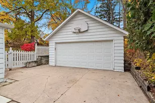 2344 Oakwood Ave, Green Bay, WI 54301 - Photo 40