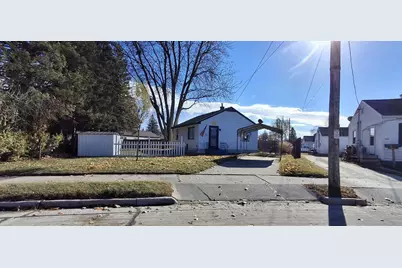 921 Raton Court, Manitowoc, WI 54220 - Photo 2