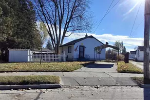 921 Raton Ct, Manitowoc, WI 54220 - Photo 2