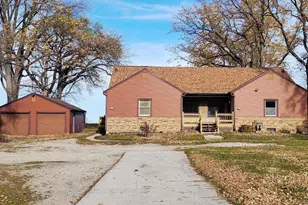 2453 E Shore Dr, Green Bay, WI 54302 - Photo 2