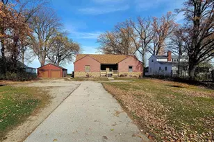 2453 E Shore Dr, Green Bay, WI 54302 - Photo 4