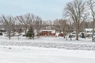 2453 E Shore Dr, Green Bay, WI 54302 - Photo 24