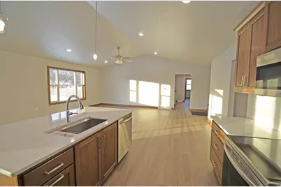 470 S Huron Road, Green Bay, WI 54311 - Photo 8