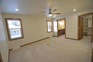 470 S Huron Rd, Green Bay, WI 54311 - Photo 12