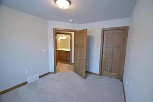 470 S Huron Rd, Green Bay, WI 54311 - Photo 24