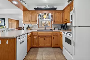 2112 S Oneida St, Green Bay, WI 54304 - Photo 16