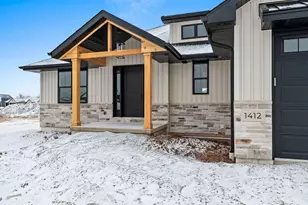 1412 Divinity Dr, De Pere, WI 54115 - Photo 2