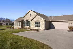 2210 E Tuscany Way, Appleton, WI 54913 - Photo 2