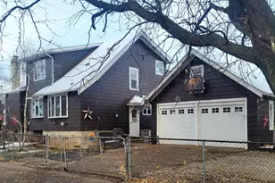 924 Grand St, Oshkosh, WI 54901 - Photo 2